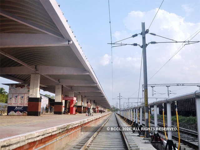 Duronto Express to now arrive & depart from new platform