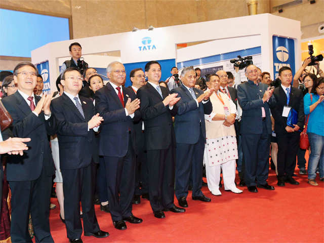 VK Singh visits the Indian Pavilion at China's South Asia Expo
