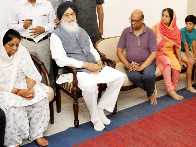 Badal meets Naek Chand's family