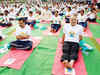 Arvind Kejriwal, Najeeb Jung maintain distance at International Yoga Day event