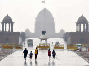 Delhi gets pre-monsoon showers, temperature eases