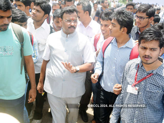 Vinod Tawade interacts with students