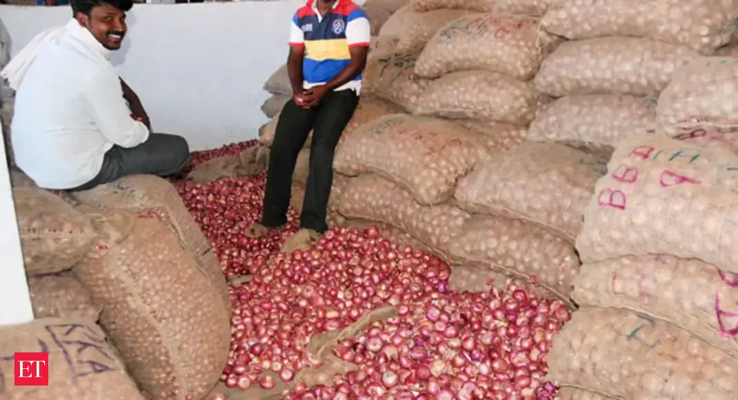 Government extends ban on hoarding onion beyond ceiling by one year