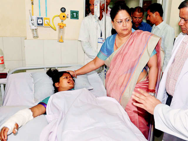 Vasundhara Raje meets accident injured