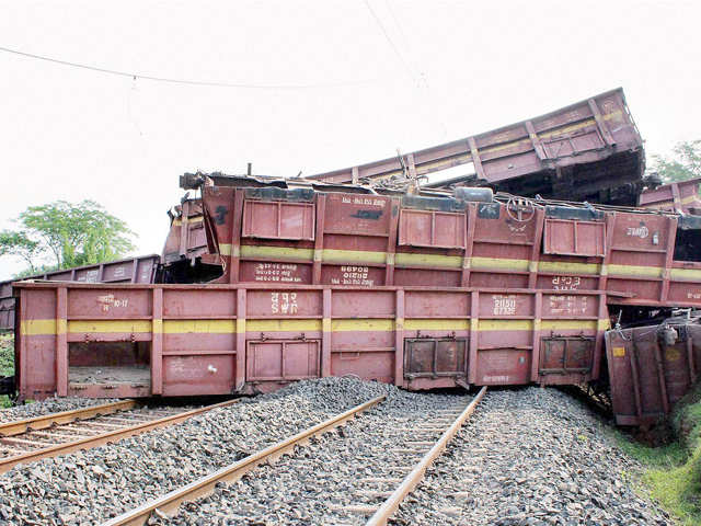 Goods train derails in West Bengal