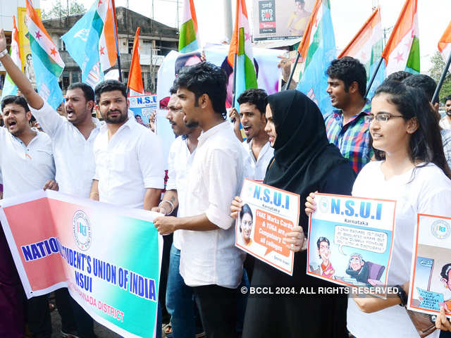 NSUI protests against Smriti Irani