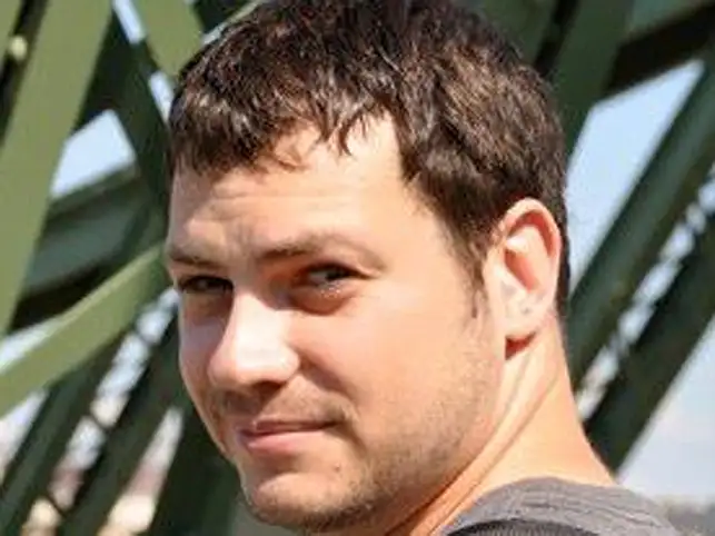 Isaac Oates manages a team of 42 people at Justworks, an HR and payroll management startup that he founded in 2012. Isaac Oates manages a team of 42 people at Justworks, an HR and payroll management startup that he founded in 2012.