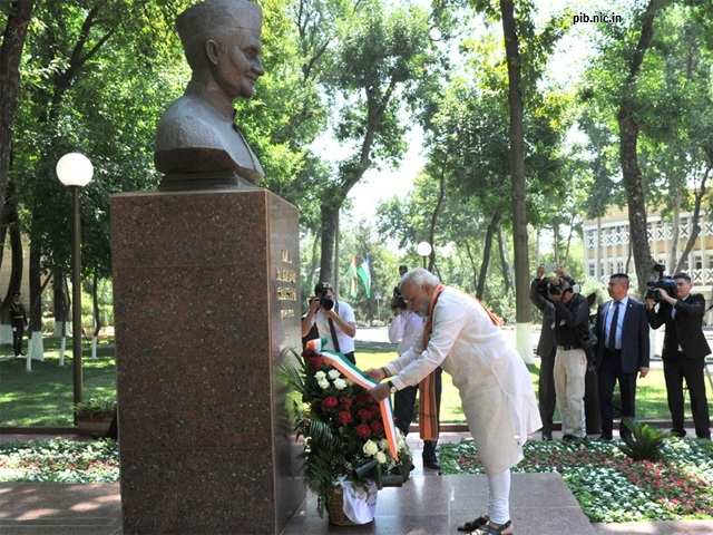 PM Modi pays tribute to Lal Bahadur Shastri