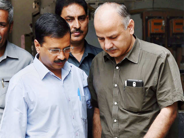 Kejriwal & Sisodia meet Akshay Singh's family