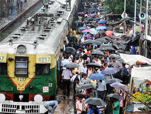 Heavy rain waterlogs Kolkata