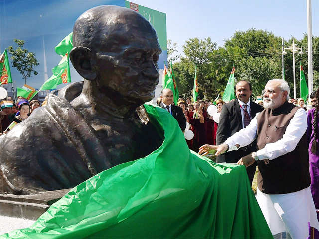 PM Modi unveiling a bust of Mahatma Gandhi