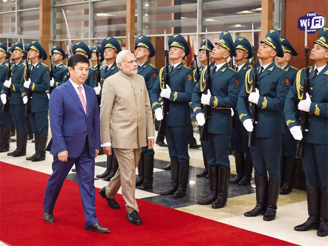 PM Modi inspects a guard of honour