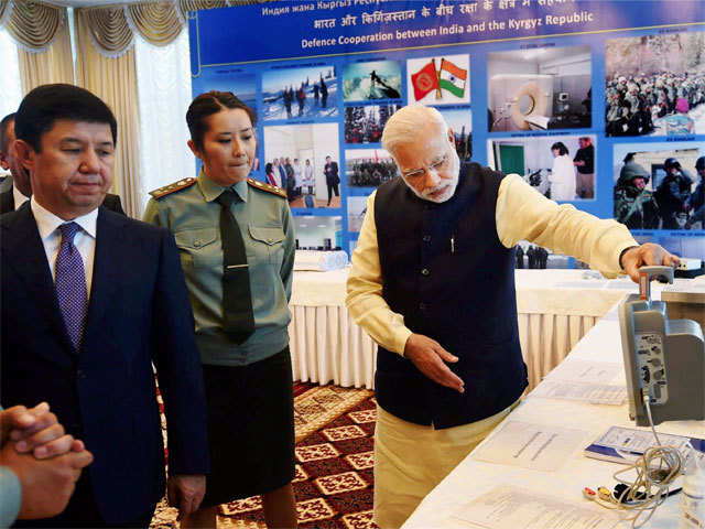 PM Modi during the gifting of medical equipments