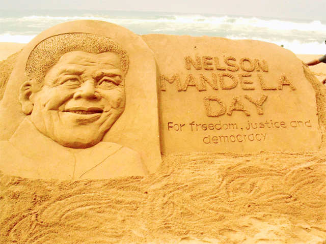 Sand sculpture of Nelson Mandela