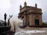 Huge waves at Gatway of India