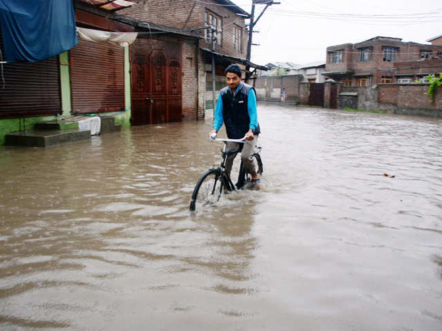 Heavy rains at Nawakadal in Srinagar