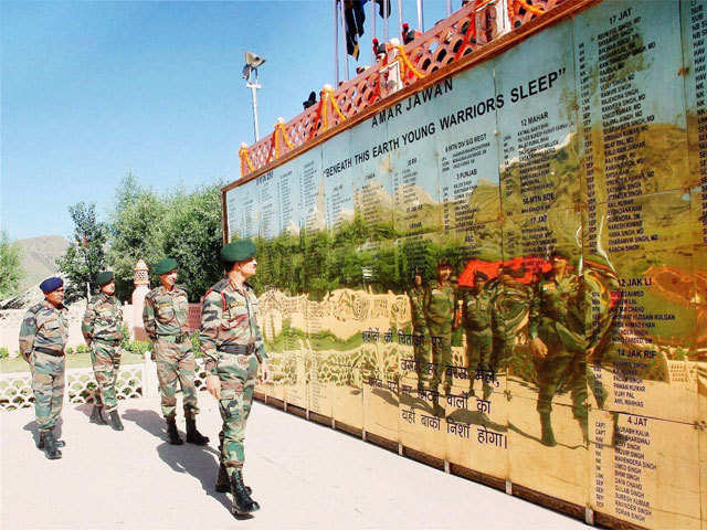General Dalbir Singh Suhag visits war memorial