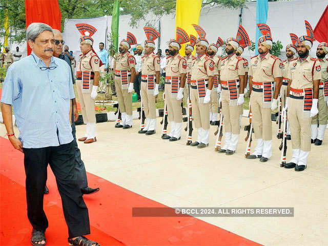 Manohar Parrikar taking guard of honour