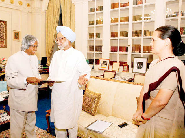 APJ Abdul with Manmohan Singh and Sonia Gandhi