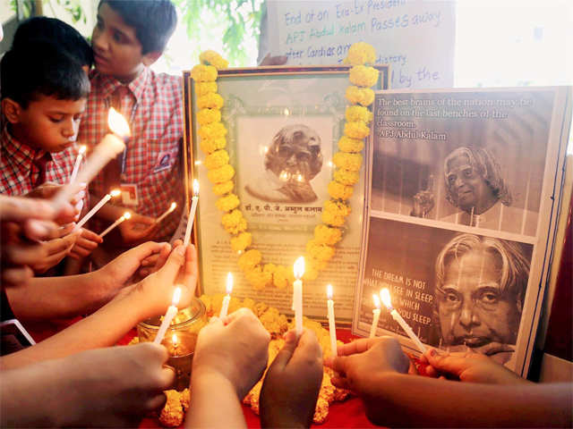Students paying tribute to Dr Kalam