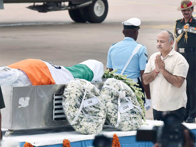 Manish Sisodia paying his last respect to Dr Kalam