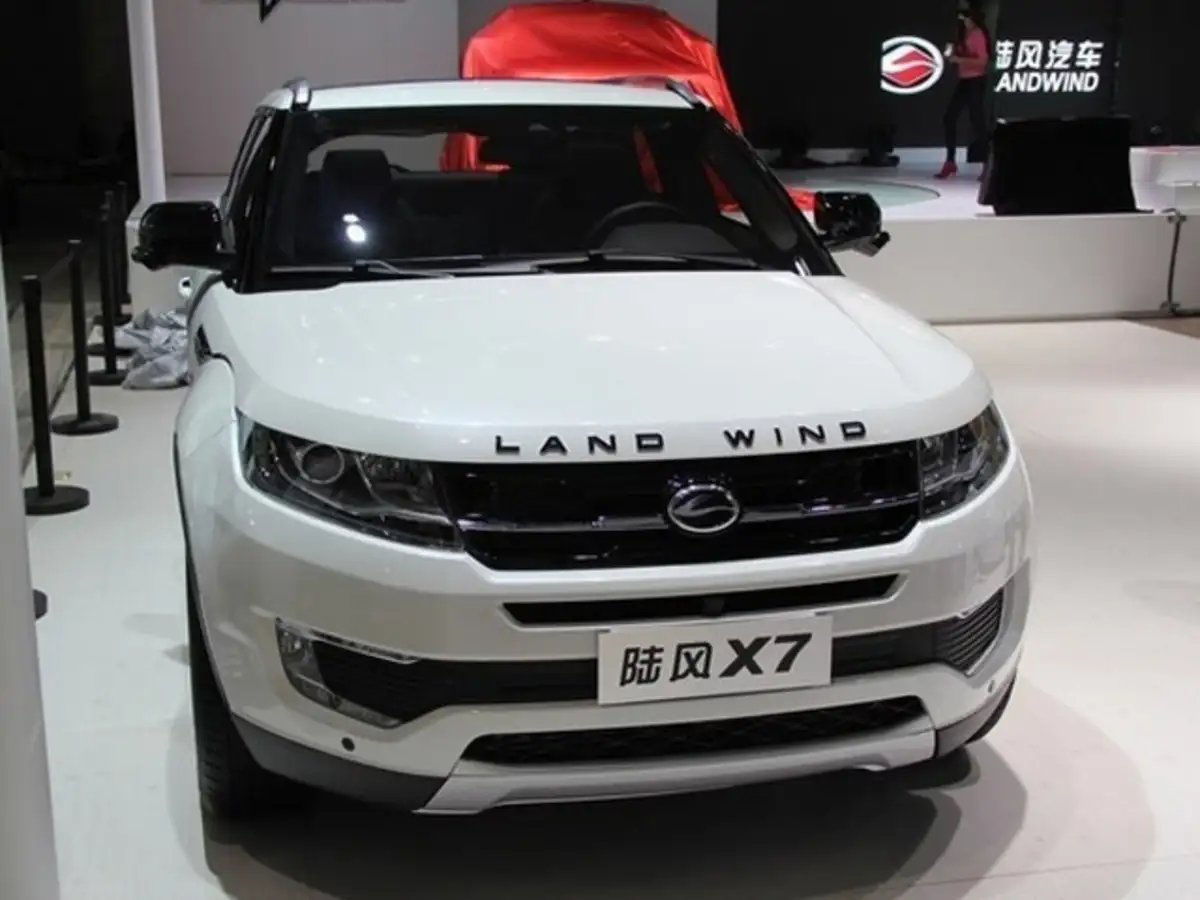 land-rover-evoque-vs-chinese-