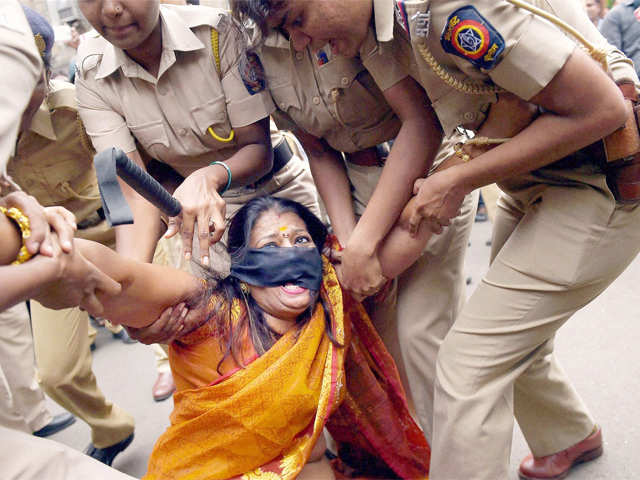 Police detain a Congress party