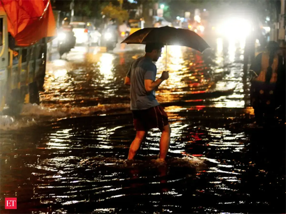 August 4, 2015 - Sudden burst of rain in Chennai | The Economic Times