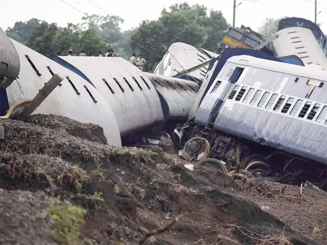 wreckage-of-kamayani-express-