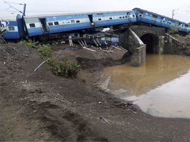 Wreckage of trains in Madhya Pradesh