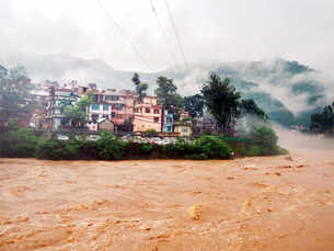 Heavy rains lash Himachal Pradesh, cloud bursts in Mandi