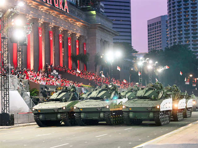 Singapore celebrates 50 years of independence with huge parade