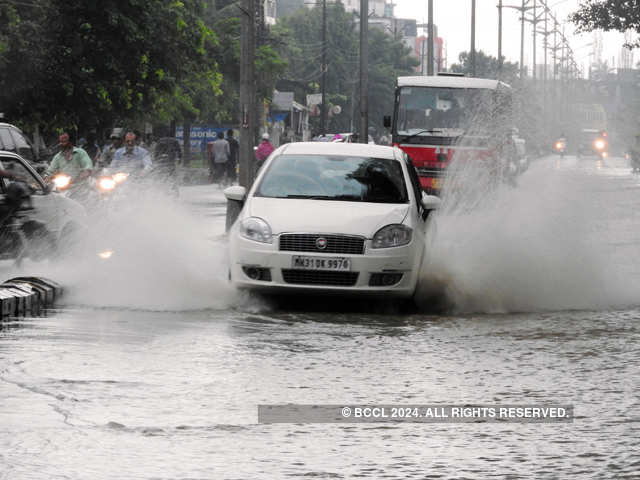 Vehicular traffic disrupts at Taya Tope Nagar