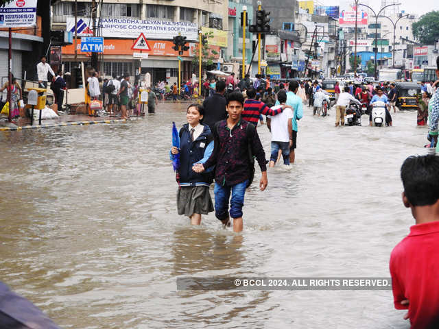 Munje Square fills with floodwater