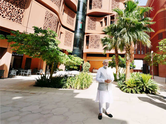 PM Modi gets a picture at Masdar city