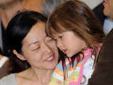 Freed US journalist Euna Lee holds her daughter