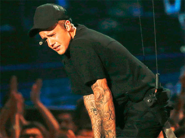Mtv Vma Justin Bieber Cries After Performance The Economic Times