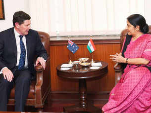 Choicest images: Australian Defence Minister Kevin Andrews' India visit