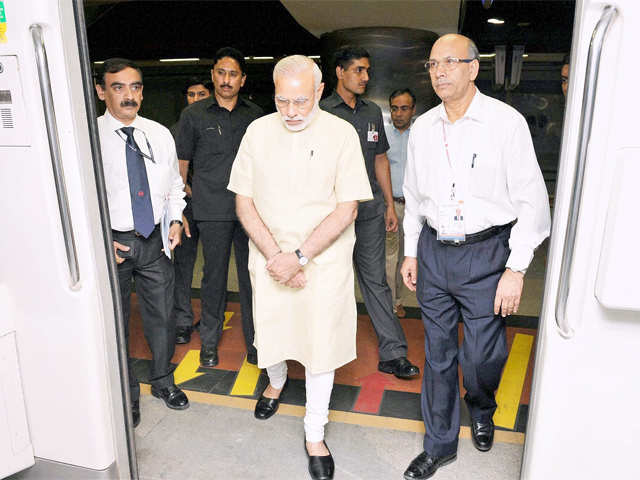 PM Modi with Delhi Metro chief Mangu Singh