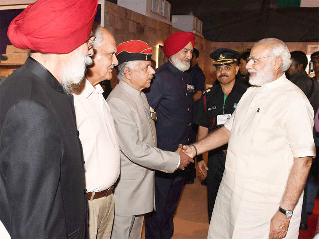 PM Modi meeting with war veterans