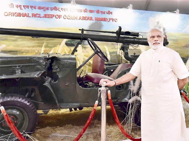 PM Modi poses with jeep