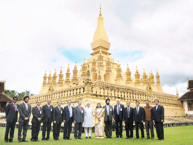 Visit to Pha That Luang Stupa