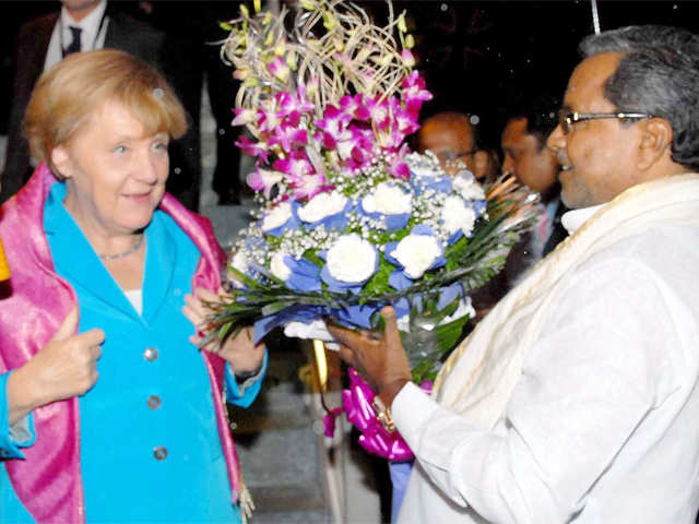 Angela Merkel being received by CM Siddaramaiah