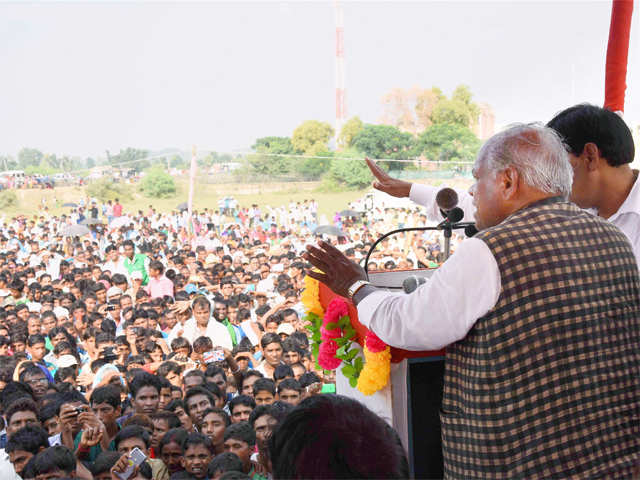 Jitan Ram Manjhi speaking at an election rally