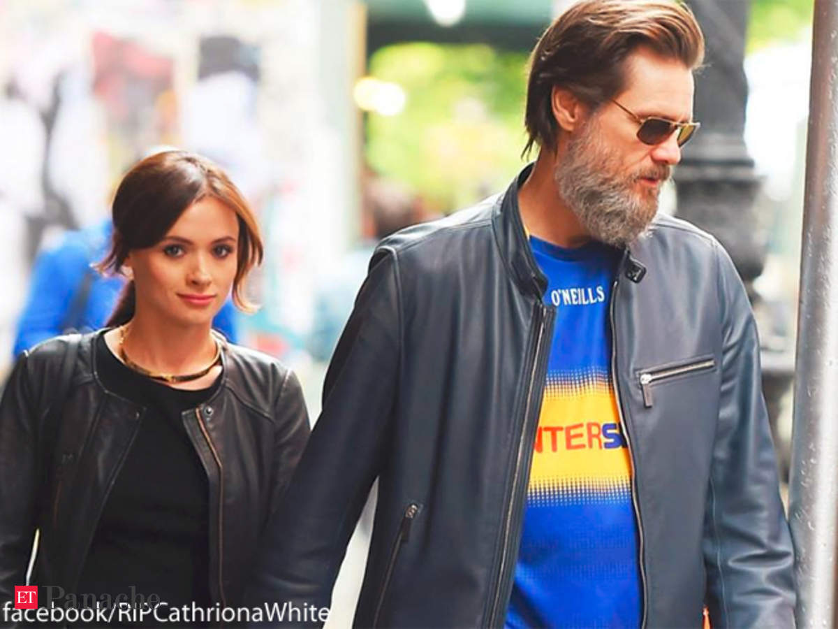 Jim Carrey carries ex-girlfriend Cathriona White's coffin at Ireland  funeral - The Economic Times