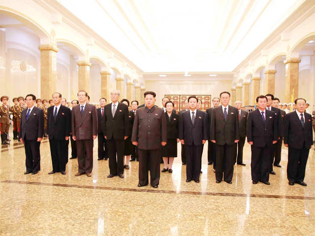Kim Jong Un visits Kumsusan Palace of the Sun