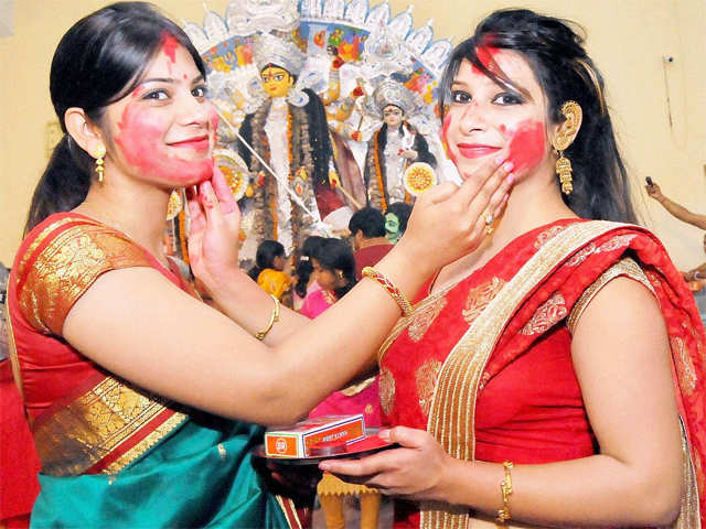 Bengali women play "Sindur Khela"
