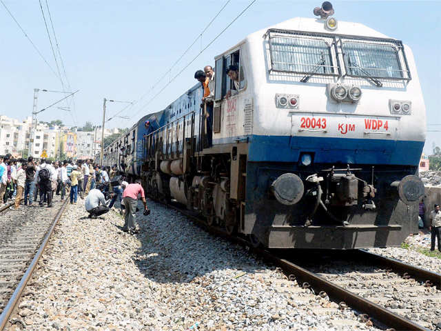 Bengaluru-Mysuru passenger train derails