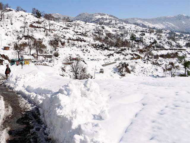 Road closed due to snowfall in Poonch