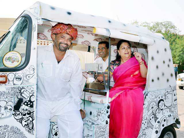 Vasundhara Raje takes ride in an autorickshaw
